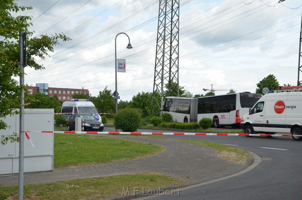 Schwerer Bus Unfall Koeln Porz Gremberghoven Neuenhofstr P304.JPG - Miklos Laubert